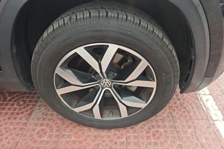 Used Volkswagen Teramont 2017 530 V6 Four-Wheel Drive Luxury Edition Right Front Wheel Hub