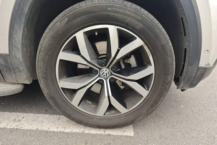 Used Volkswagen Teramont 2017 380TSI Four-Wheel Drive Luxury Edition Right Front Wheel Hub