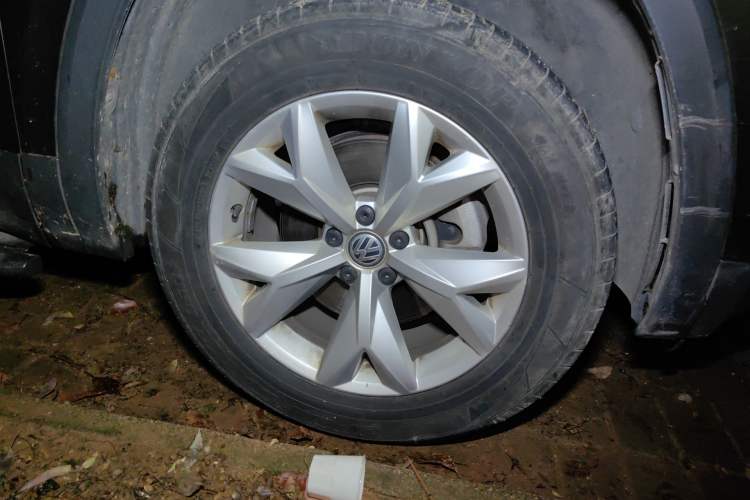 Used Volkswagen Teramont 2017 330TSI Two-Wheel-Drive Comfort Edition Right Front Wheel Hub