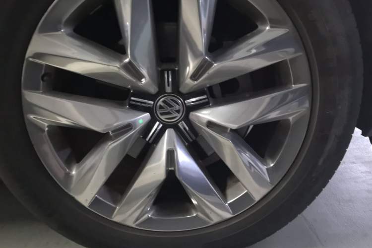 Used Volkswagen Teramont 2017 380TSI Four-Wheel Drive Flagship Edition Right Front Wheel Hub