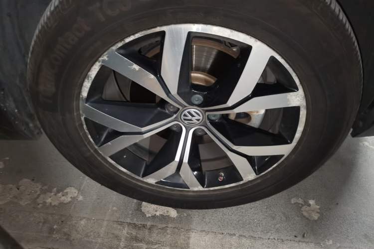 Used Volkswagen Teramont 2017 330TSI Two-Wheel-Drive Luxury Edition Right Front Wheel Hub