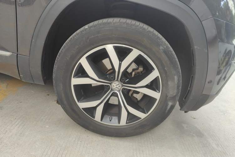 Used Volkswagen Teramont 2017 330TSI Two-Wheel-Drive Luxury Edition Right Front Wheel Hub