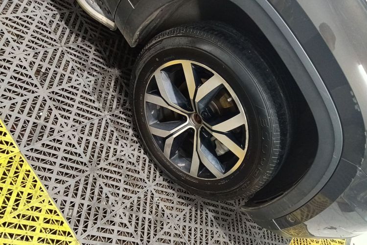 Used Volkswagen Teramont 2017 330TSI Two-Wheel-Drive Luxury Edition Right Front Wheel Hub