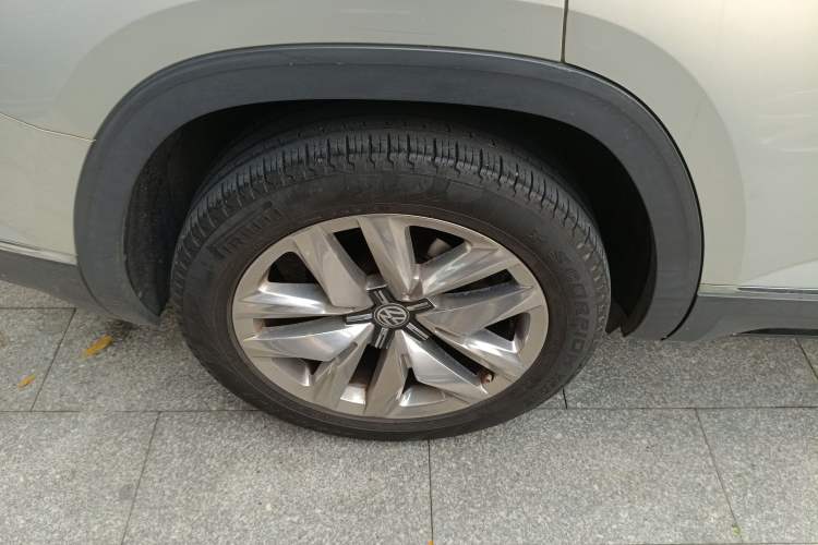 Used Volkswagen Teramont 2017 530 V6 Four-Wheel Drive Flagship Edition Right Rear Wheel Hub