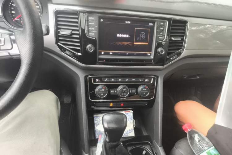 Used Volkswagen Teramont 2017 330TSI Two-Wheel-Drive Luxury Edition Audio And AC Panel