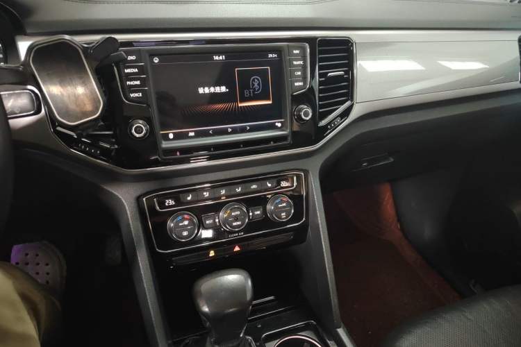 Used Volkswagen Teramont 2017 330TSI Two-Wheel-Drive Luxury Edition Audio And AC Panel