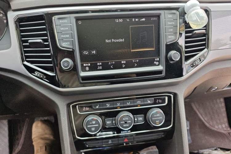 Used Volkswagen Teramont 2017 330TSI Two-Wheel-Drive Luxury Edition Audio And AC Panel