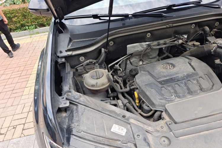 Used Volkswagen Teramont 2017 330TSI Two-Wheel-Drive Luxury Edition Engine Bay Right