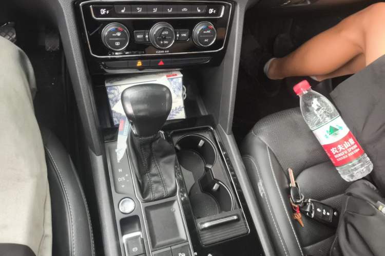 Used Volkswagen Teramont 2017 330TSI Two-Wheel-Drive Luxury Edition Gear Lever