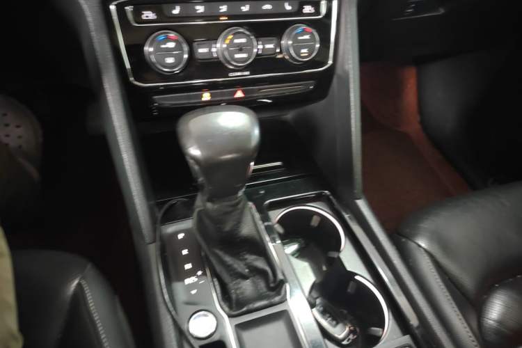Used Volkswagen Teramont 2017 330TSI Two-Wheel-Drive Luxury Edition Gear Lever