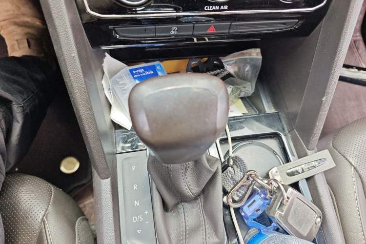 Used Volkswagen Teramont 2017 330TSI Two-Wheel-Drive Luxury Edition Gear Lever