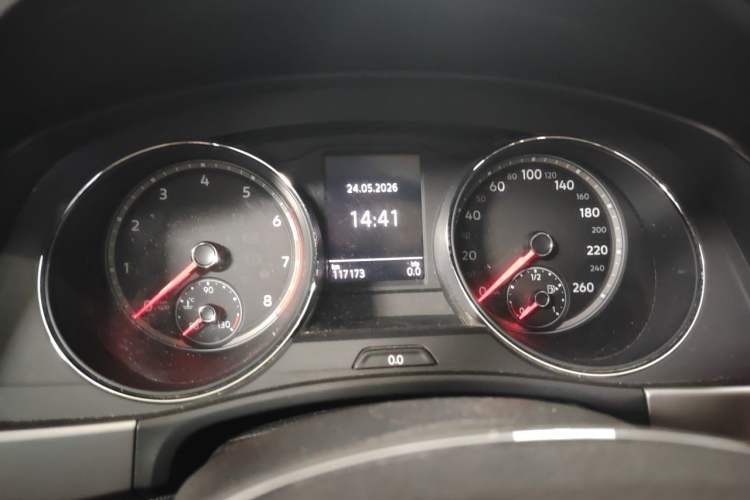 Used Volkswagen Teramont 2017 330TSI Two-Wheel-Drive Luxury Edition Odometer Close Up
