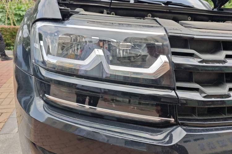 Used Volkswagen Teramont 2017 330TSI Two-Wheel-Drive Luxury Edition Right Front Headlight