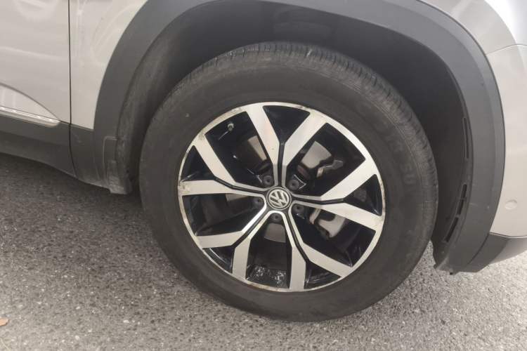 Used Volkswagen Teramont 2017 330TSI Two-Wheel-Drive Luxury Edition Right Front Wheel Hub