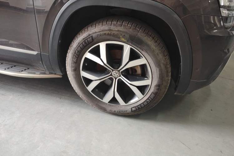 Used Volkswagen Teramont 2017 330TSI Two-Wheel-Drive Luxury Edition Right Front Wheel Hub