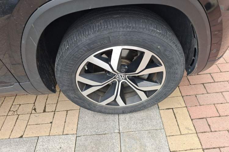 Used Volkswagen Teramont 2017 330TSI Two-Wheel-Drive Luxury Edition Right Front Wheel Hub