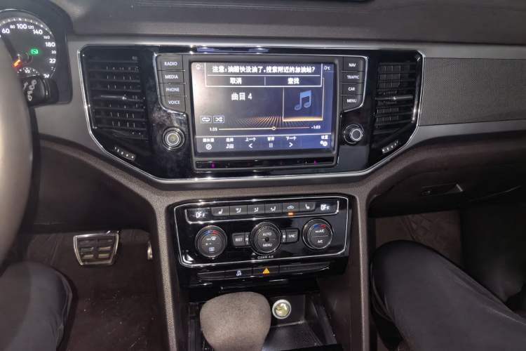 Used Volkswagen Teramont 2017 330TSI Two-Wheel-Drive Luxury Edition Audio And AC Panel