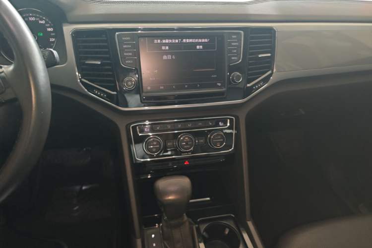 Used Volkswagen Teramont 2017 380TSI Four-Wheel Drive Luxury Edition Audio And AC Panel