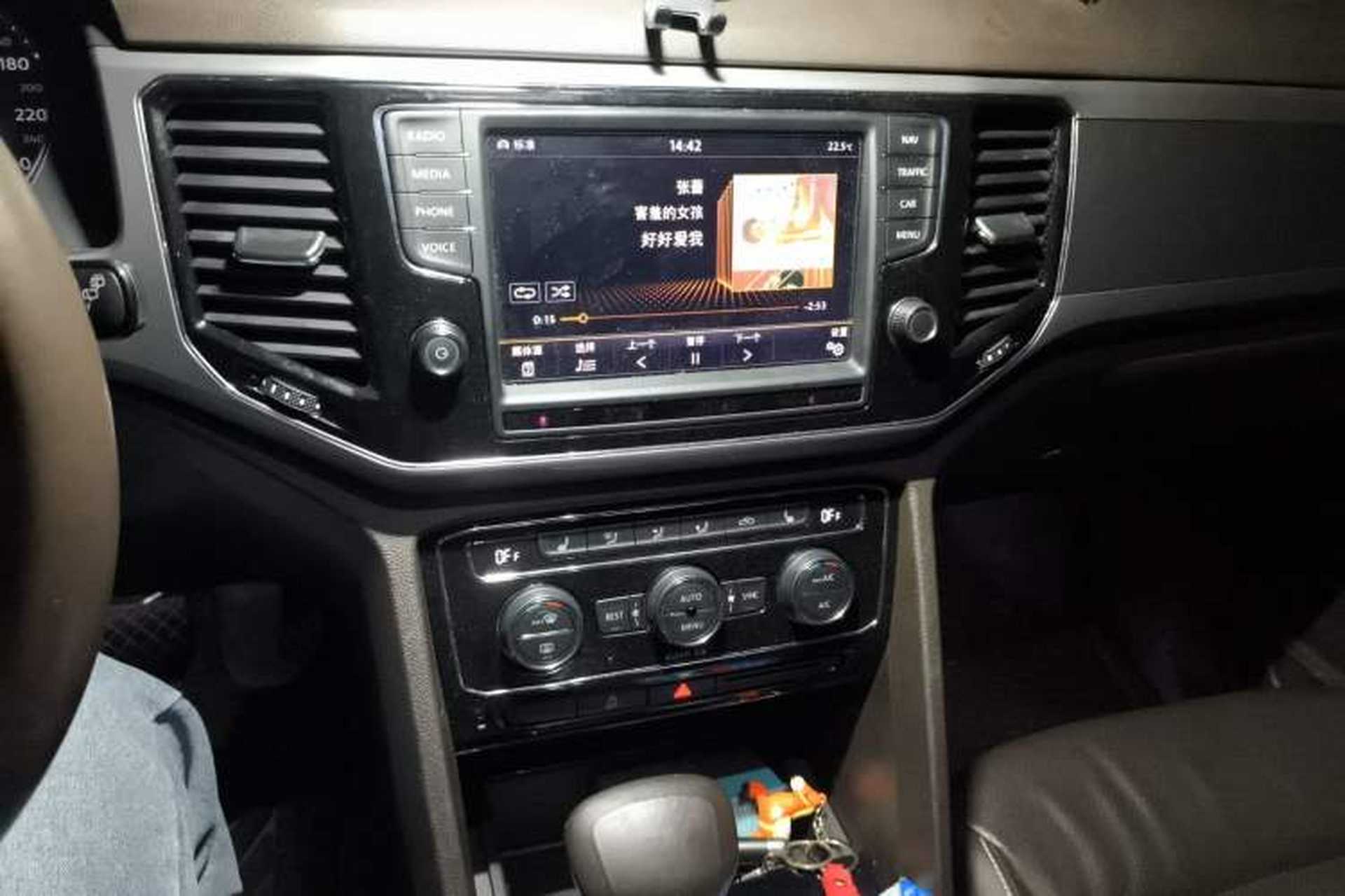 Used Volkswagen Teramont 2017 380TSI Four-Wheel Drive Luxury Edition Audio And AC Panel