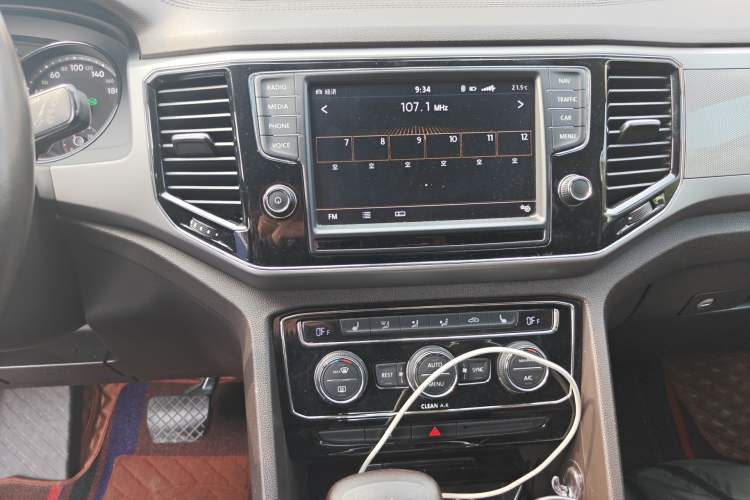 Used Volkswagen Teramont 2017 380TSI Four-Wheel Drive Luxury Edition Audio And AC Panel
