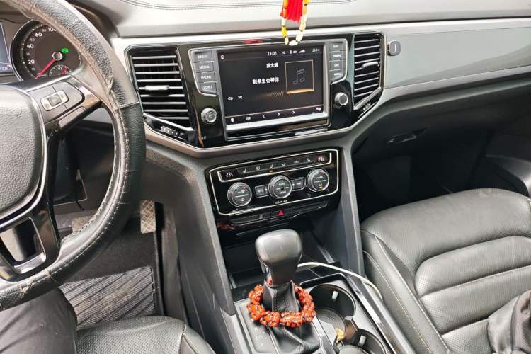 Used Volkswagen Teramont 2017 330TSI Two-Wheel-Drive Luxury Edition Audio And AC Panel
