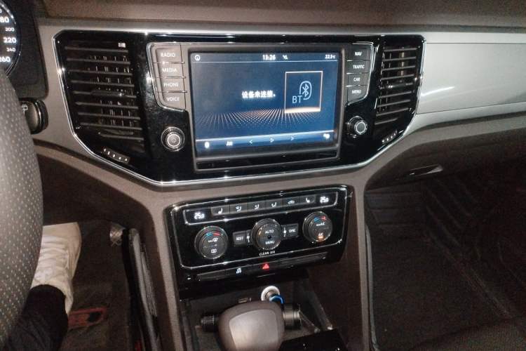 Used Volkswagen Teramont 2017 330TSI Two-Wheel-Drive Luxury Edition Audio And AC Panel