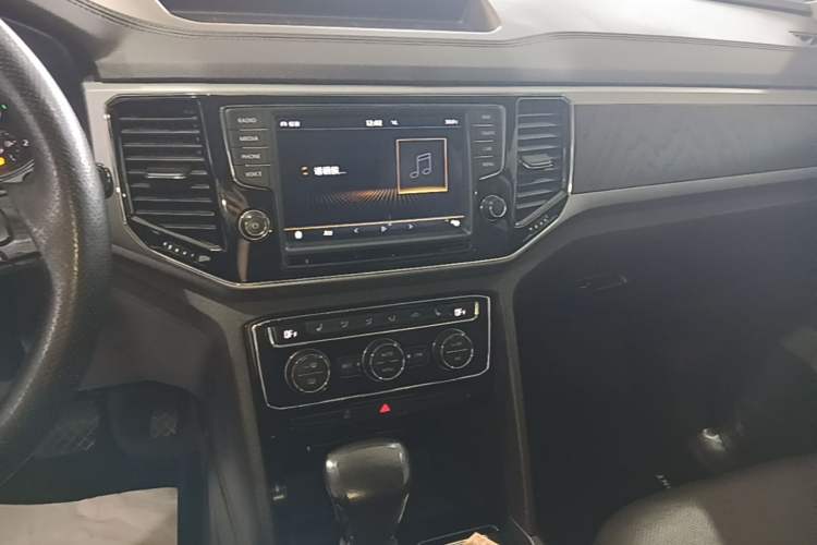 Used Volkswagen Teramont 2017 380TSI Four-Wheel Drive Luxury Edition Audio And AC Panel