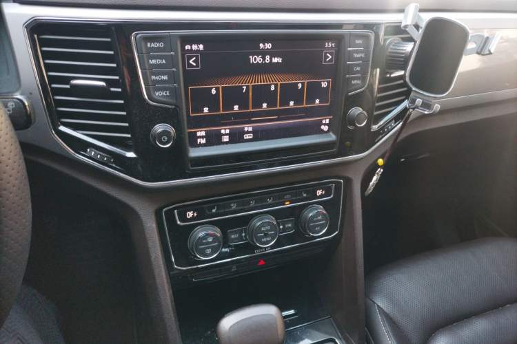 Used Volkswagen Teramont 2017 380TSI Four-Wheel Drive Luxury Edition Audio And AC Panel