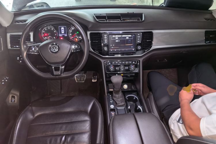 Used Volkswagen Teramont 2017 330TSI Two-Wheel-Drive Luxury Edition Center Console