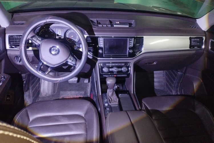 Used Volkswagen Teramont 2017 330TSI Two-Wheel-Drive Luxury Edition Center Console