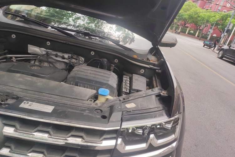 Used Volkswagen Teramont 2017 330TSI Two-Wheel-Drive Luxury Edition Engine Bay Left