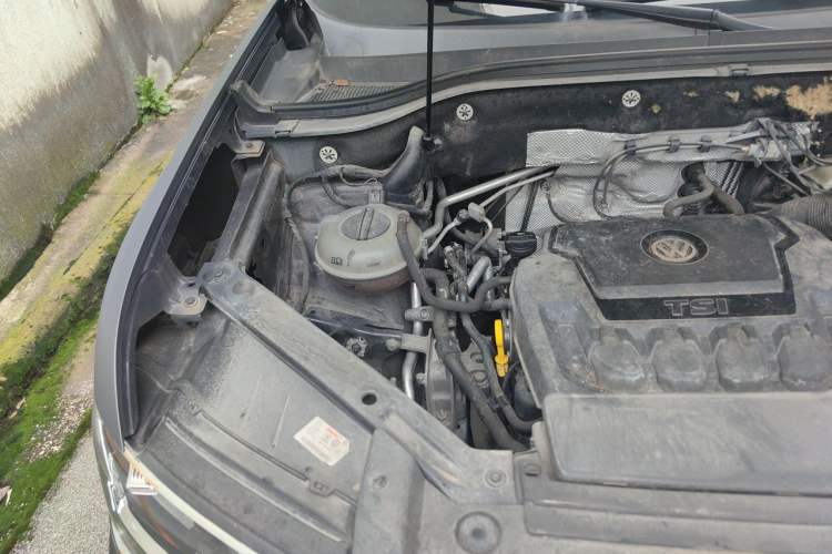 Used Volkswagen Teramont 2017 330TSI Two-Wheel-Drive Luxury Edition Engine Bay Right