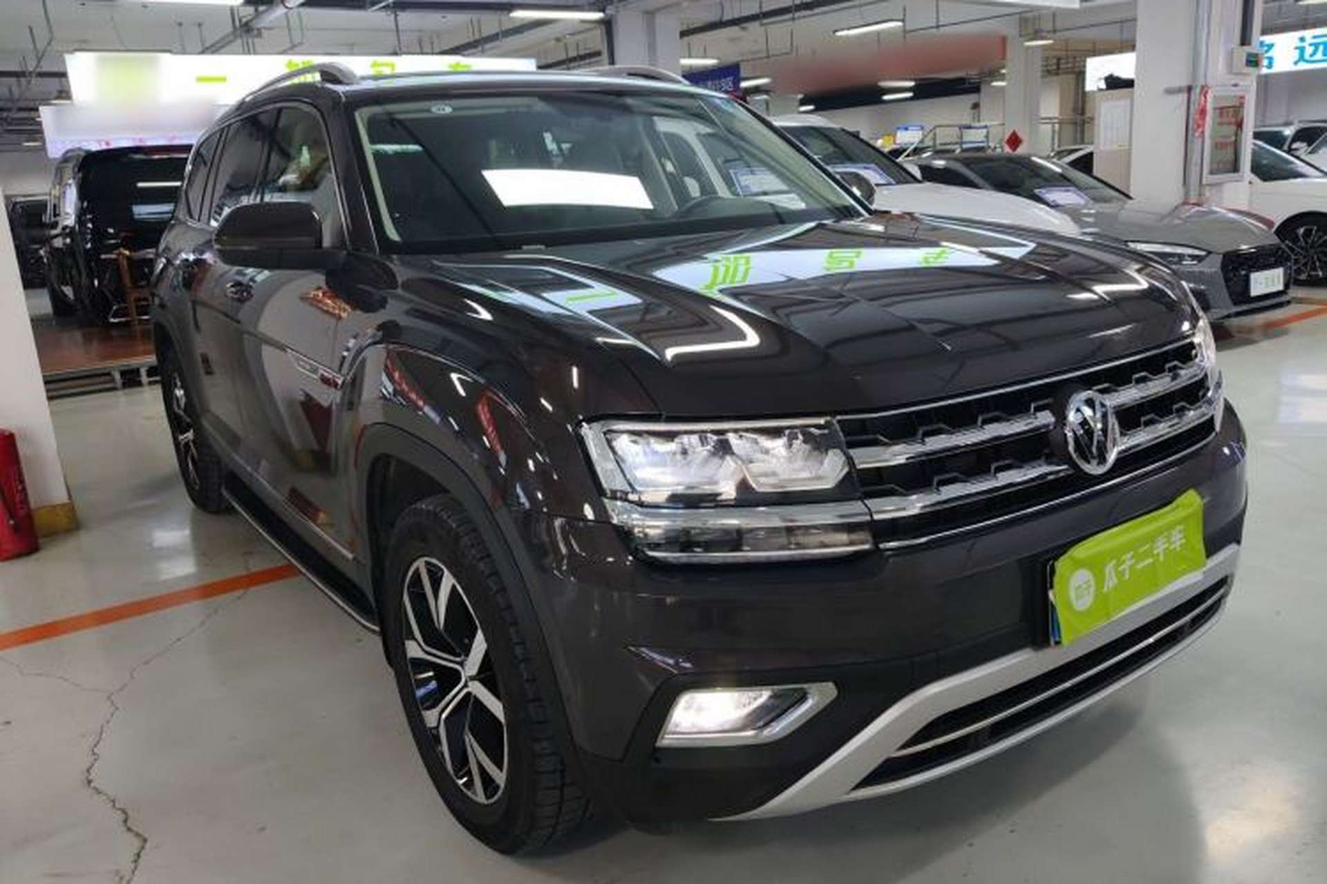 Used Volkswagen Teramont 2017 380TSI Four-Wheel Drive Luxury Edition Front Right 45 Deg