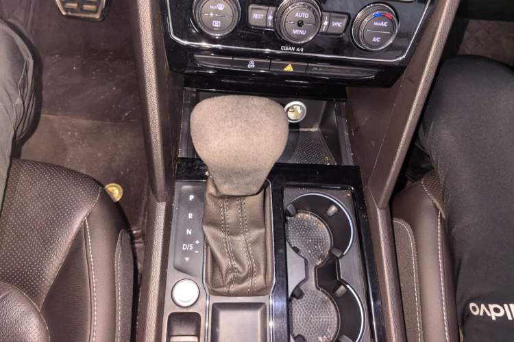 Used Volkswagen Teramont 2017 330TSI Two-Wheel-Drive Luxury Edition Gear Lever