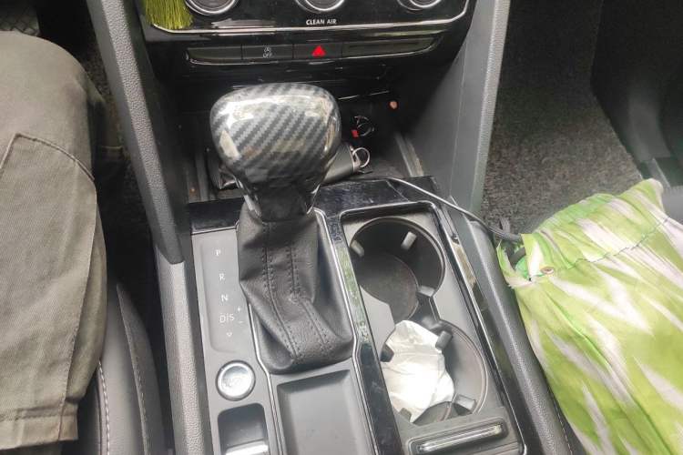 Used Volkswagen Teramont 2017 330TSI Two-Wheel-Drive Luxury Edition Gear Lever