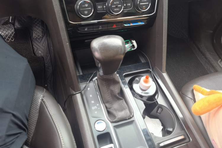 Used Volkswagen Teramont 2017 330TSI Two-Wheel-Drive Flagship Edition Gear Lever