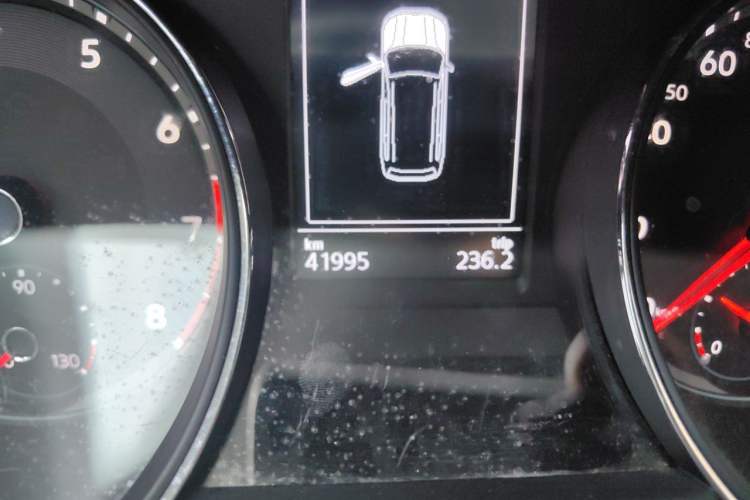 Used Volkswagen Teramont 2017 330TSI Two-Wheel-Drive Luxury Edition Odometer Close Up