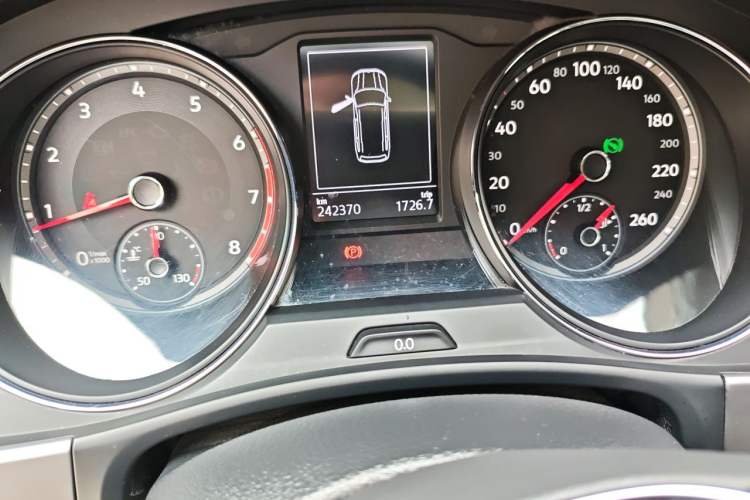 Used Volkswagen Teramont 2017 330TSI Two-Wheel-Drive Luxury Edition Odometer Close Up