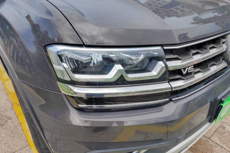 Used Volkswagen Teramont 2017 530 V6 Four-Wheel Drive Luxury Edition Right Front Headlight