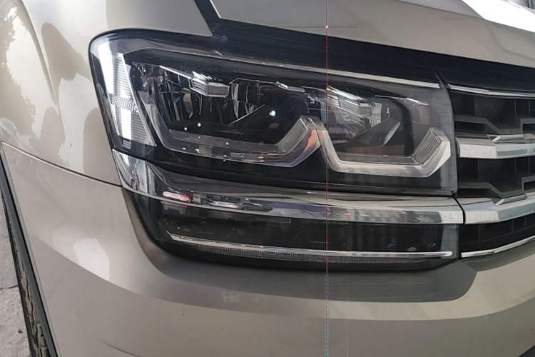 Used Volkswagen Teramont 2017 330TSI Two-Wheel-Drive Luxury Edition Right Front Headlight