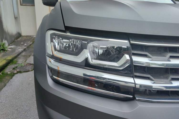 Used Volkswagen Teramont 2017 330TSI Two-Wheel-Drive Luxury Edition Right Front Headlight
