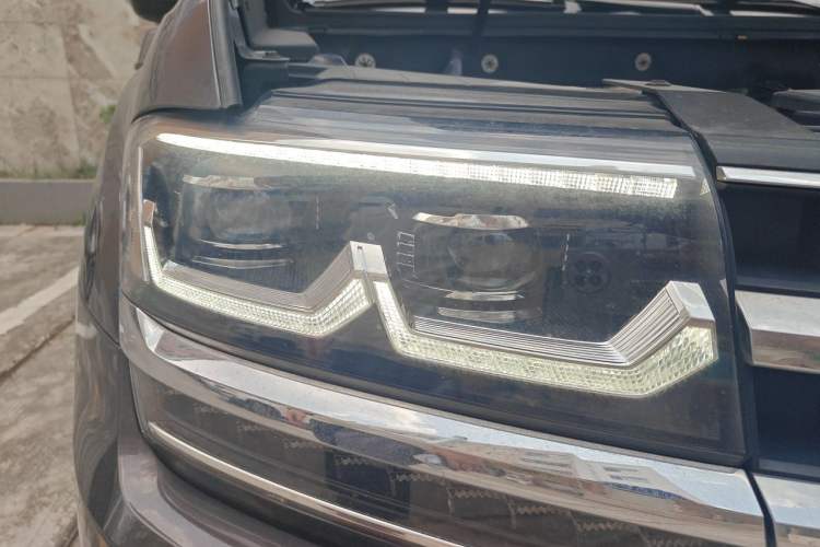 Used Volkswagen Teramont 2017 530 V6 Four-Wheel Drive Flagship Edition Right Front Headlight