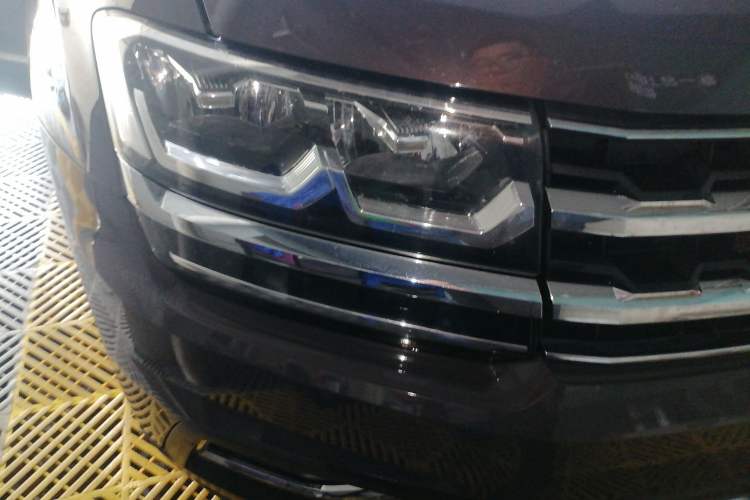 Used Volkswagen Teramont 2017 330TSI Two-Wheel-Drive Luxury Edition Right Front Headlight