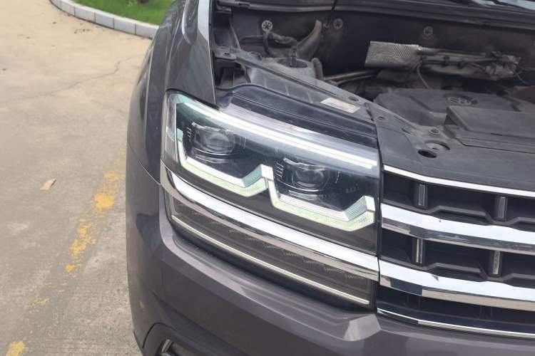 Used Volkswagen Teramont 2017 330TSI Two-Wheel-Drive Flagship Edition Right Front Headlight
