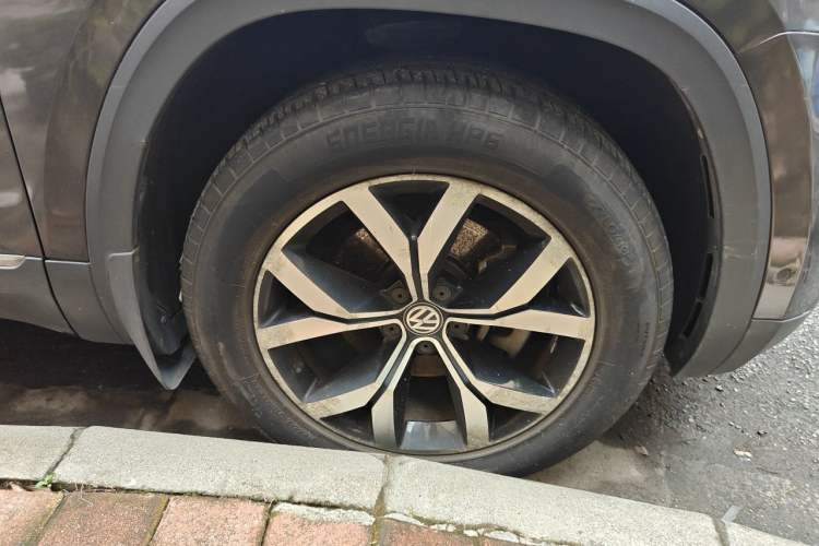 Used Volkswagen Teramont 2017 380TSI Four-Wheel Drive Luxury Edition Right Front Wheel Hub