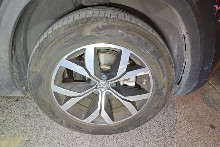 Used Volkswagen Teramont 2017 330TSI Two-Wheel-Drive Luxury Edition Right Front Wheel Hub
