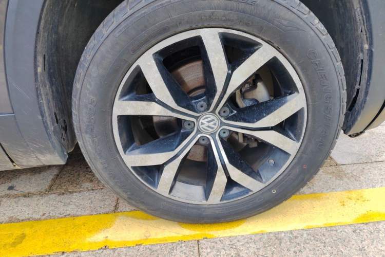 Used Volkswagen Teramont 2017 530 V6 Four-Wheel Drive Luxury Edition Right Front Wheel Hub
