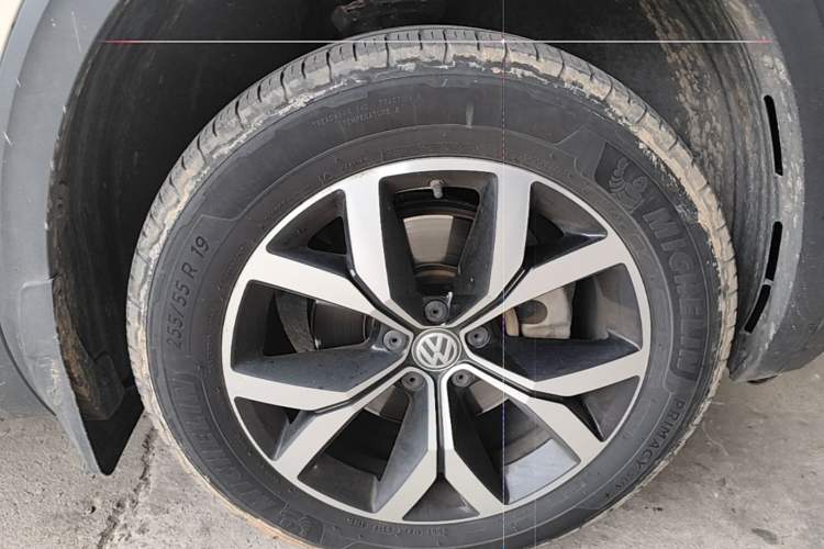 Used Volkswagen Teramont 2017 330TSI Two-Wheel-Drive Luxury Edition Right Front Wheel Hub