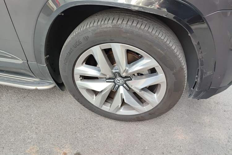 Used Volkswagen Teramont 2017 380TSI Four-Wheel Drive Flagship Edition Right Front Wheel Hub
