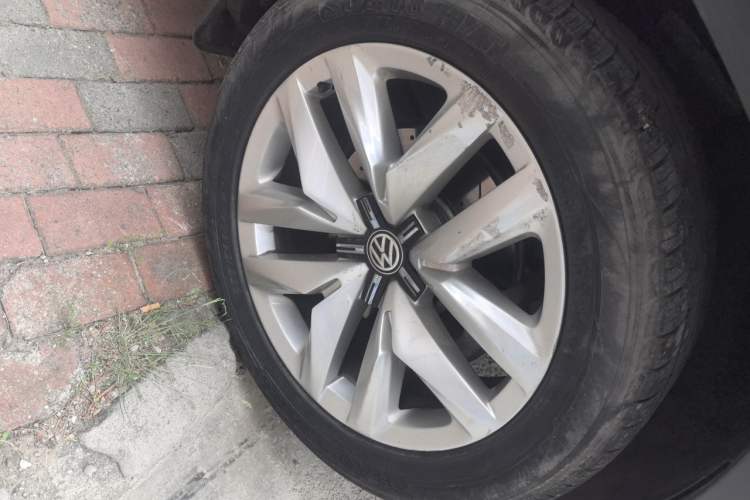 Used Volkswagen Teramont 2017 380TSI Four-Wheel Drive Flagship Edition Right Front Wheel Hub